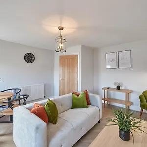 Host & - Heights Apartment